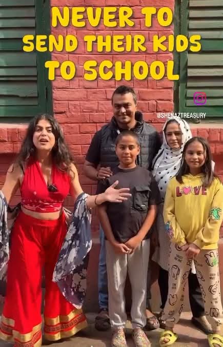 देखिए कैसे ट्रेडिशनल तरीके से शिक्षा दे रहा है यह पेरेंट्स अपने बच्चे को