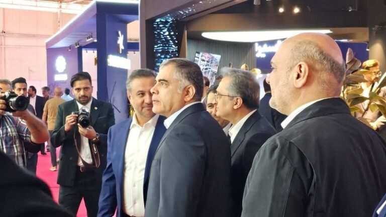 ईरान के तेल उत्पादन और निर्यात में उल्लेखनीय वृद्धि, पेट्रोलियम मंत्री ने उत्पादन में प्रतिदिन 1 लाख 50 हज़ार बैरल की वृद्धि का एलान किया