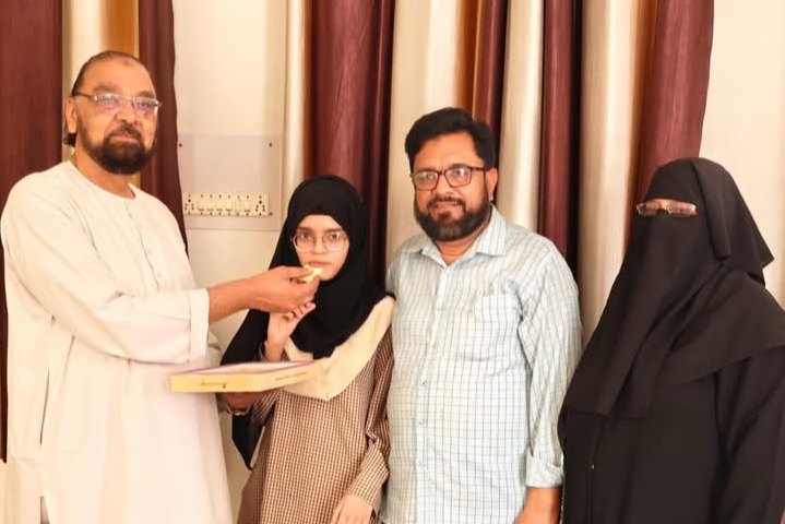 देवबंद के नवाज गर्ल्स पब्लिक स्कूल की होनहार छात्रा वलिया ने जनपद सहारनपुर में प्रथम स्थान प्राप्त किया