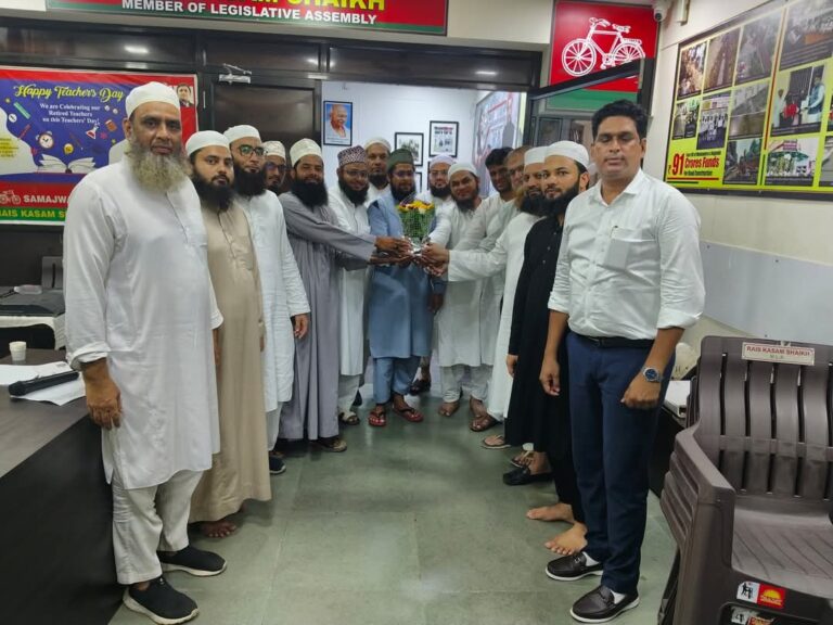 उलेमा कराम के बीए की पढ़ाई मुकम्मल करने पर रईस शेख़ विधायक ने किया सम्मान