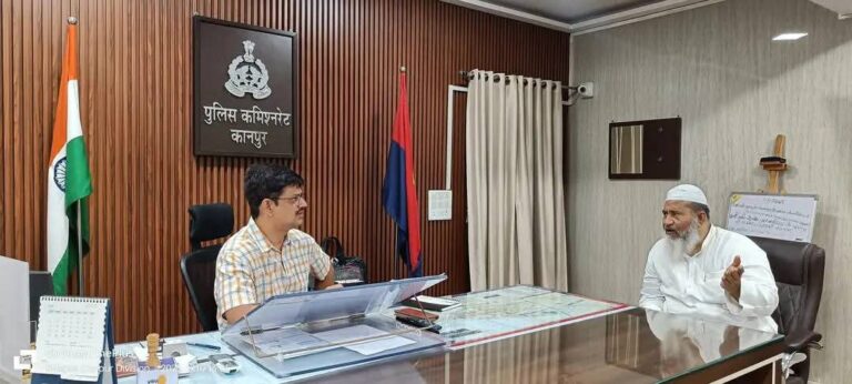 कानपुर के शहर क़ाज़ी की कोशिश लाई रंग. कुछ दिन पहले बंद की गई मस्जिद के फिर से खुले दरवाज़े