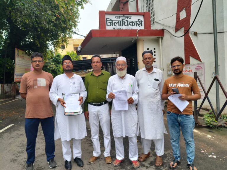 इंडियन यूनियन मुस्लिम लीग ने कानपुर पुलिस लाइन की मस्जिद में ताला लगने पर जताई नाराज़गी .सौपा ज्ञापन