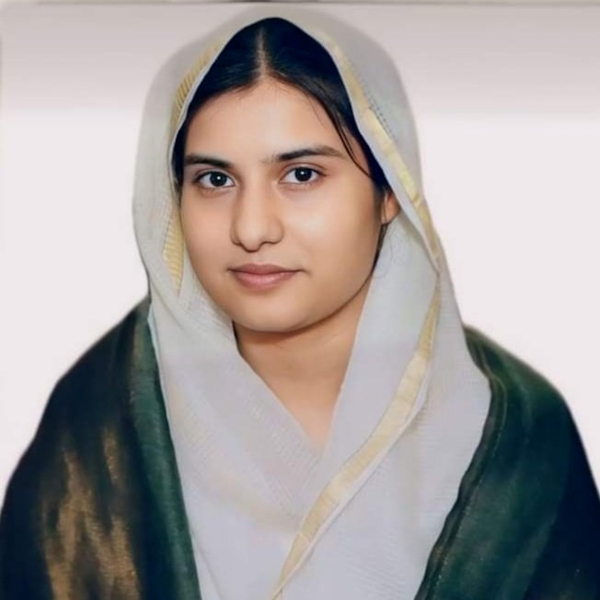 इकरा हसन बहन के वीडियो के लिए हम माफी मांगते हैं.फर्जी वीडियो बनाने वाले दो नाबालिग लड़कों ने पंचायत के सामने माफी मांगी