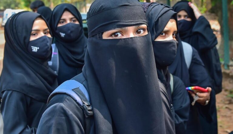 बुर्के में वोट देने आने वाली महिलाओं की जांच करे चुनाव आयोग-बिहार में भाजपा की मांग