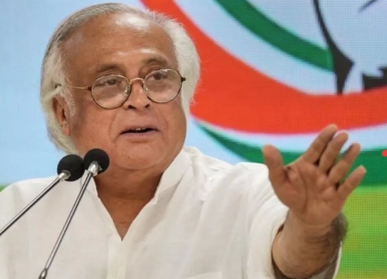 मोदी सरकार ने एलआईसी की बचत से अडानी समूह को फायदा पहुंचाया’ – कांग्रेस