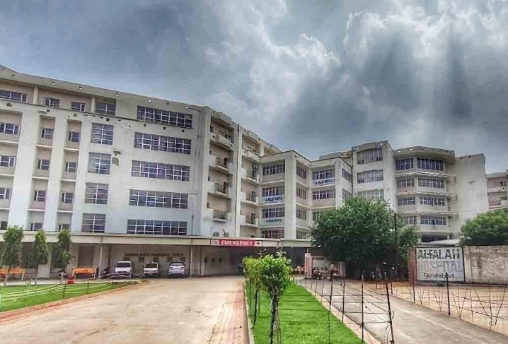 आरोपों की आँधी में घिरती यूनिवर्सिटियाँ और सियासत