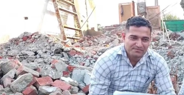 जुल्म ज्यादती   ___  जम्मू में पत्रकार अरफाज अहमद डांग के घर पर बुलडोजर की कार्रवाई, पड़ोसी की दरियादिली ने सांप्रदायिक सद्भाव का पैगाम दिया