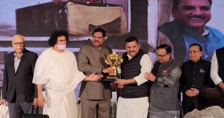 सत्ता विरोधी संजय सिंह को लोकमत का ‘सर्वश्रेष्ठ सांसद’ अवॉर्ड 