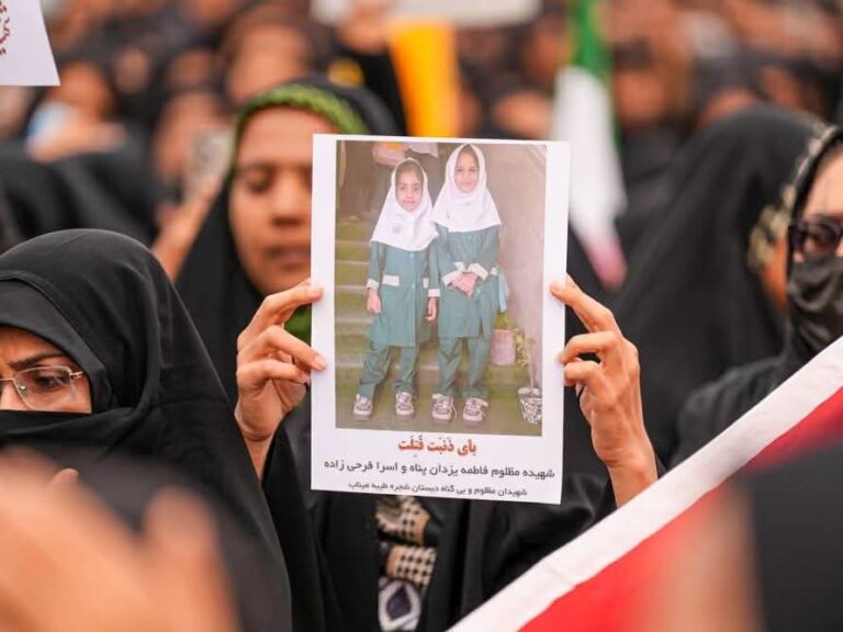 शहीद बच्चियों की चीखें अमेरिकी सियासत को हिला रही हैं