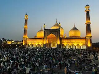 शब-ए-क़द्र की रात में इबादत, कुरआन मुकम्मल होने की रस्म और रूहानी माहौल