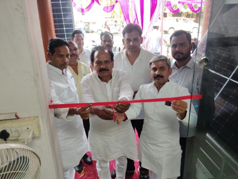 नवीन प्रतिष्ठान “सनशाइन सोलर सॉल्यूशन” का नगर में हुआ भव्य शुभारंभ