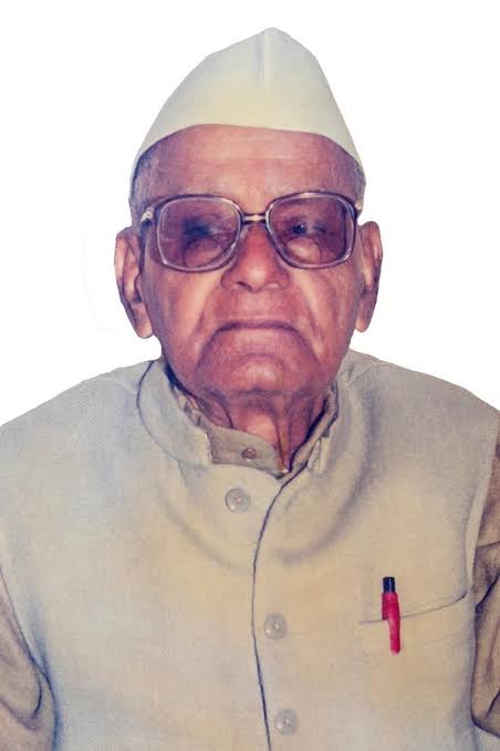 पूर्व गृह मंत्री व विकास पुरुष स्वर्गीय पंडित गोपीनाथ दीक्षित की प्रतिमा लगाने की उठी मांग