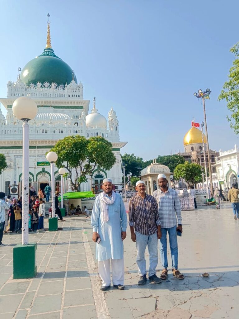 खानकाह   _  देवा शरीफ में बदलाव का दौर, मगर कायम है वारिस पाक की मोहब्बत और तालीम की रूह