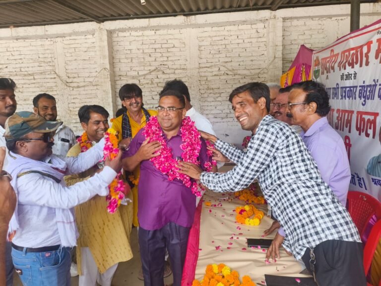 पत्रकार फजलुर्रहमान को सम्मानित किया गया 