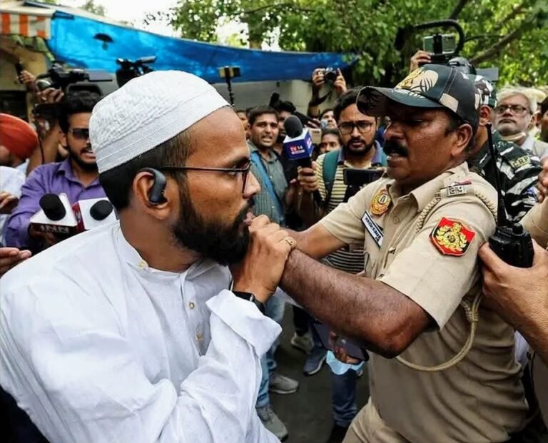 कर्नाटक के शिमोगा में ईद मिलाद के कटआउट पर फिलिस्तीनी झंडा लहराने के आरोप में तीन लोगों पर केस