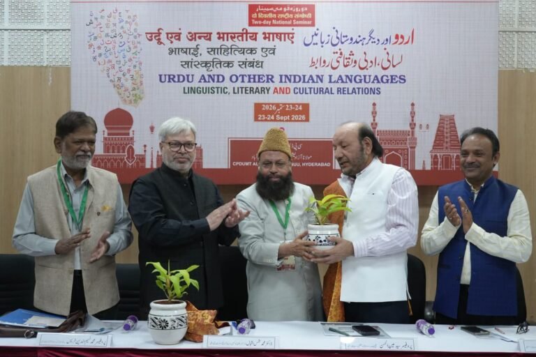 भाषाओं को खत्म नहीं किया जा सकता, वे अपना रास्ता खुद बनाती हैं