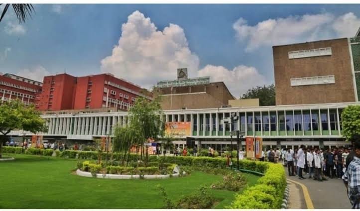 डाउनफाल  –MBBS की महंगी डिग्री, कम कमाई!